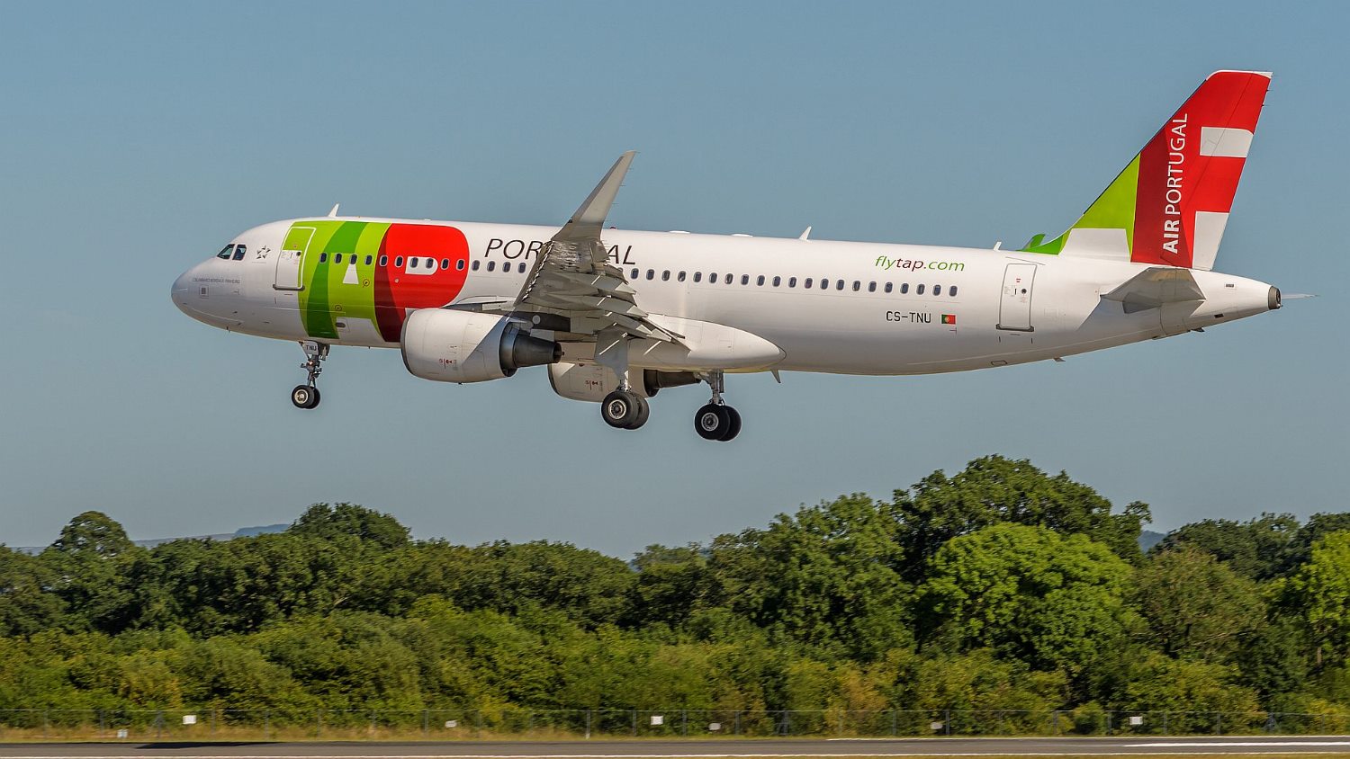 Flugzeug kurz vor der Landung
